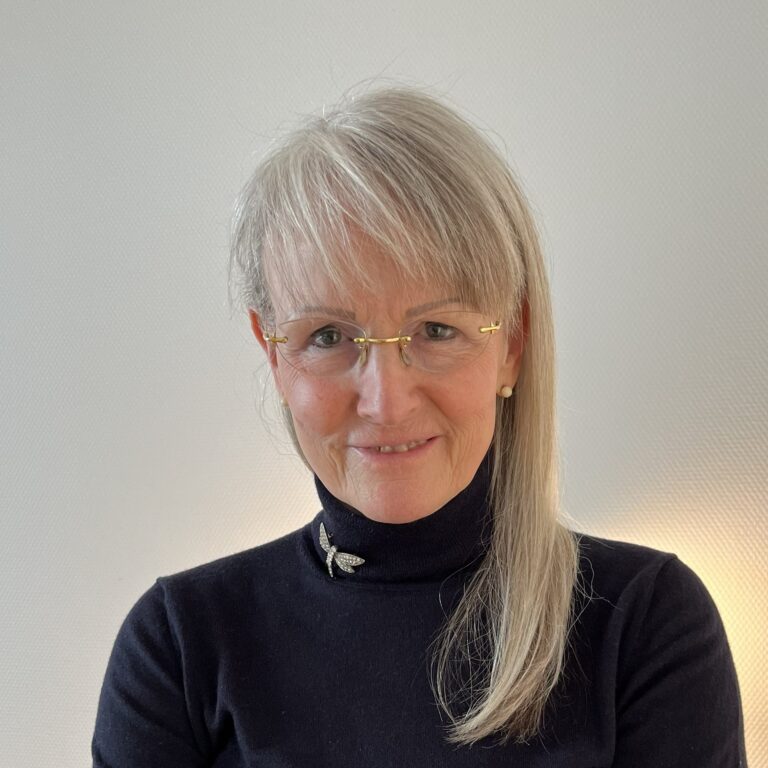 Dr. Annette Becker